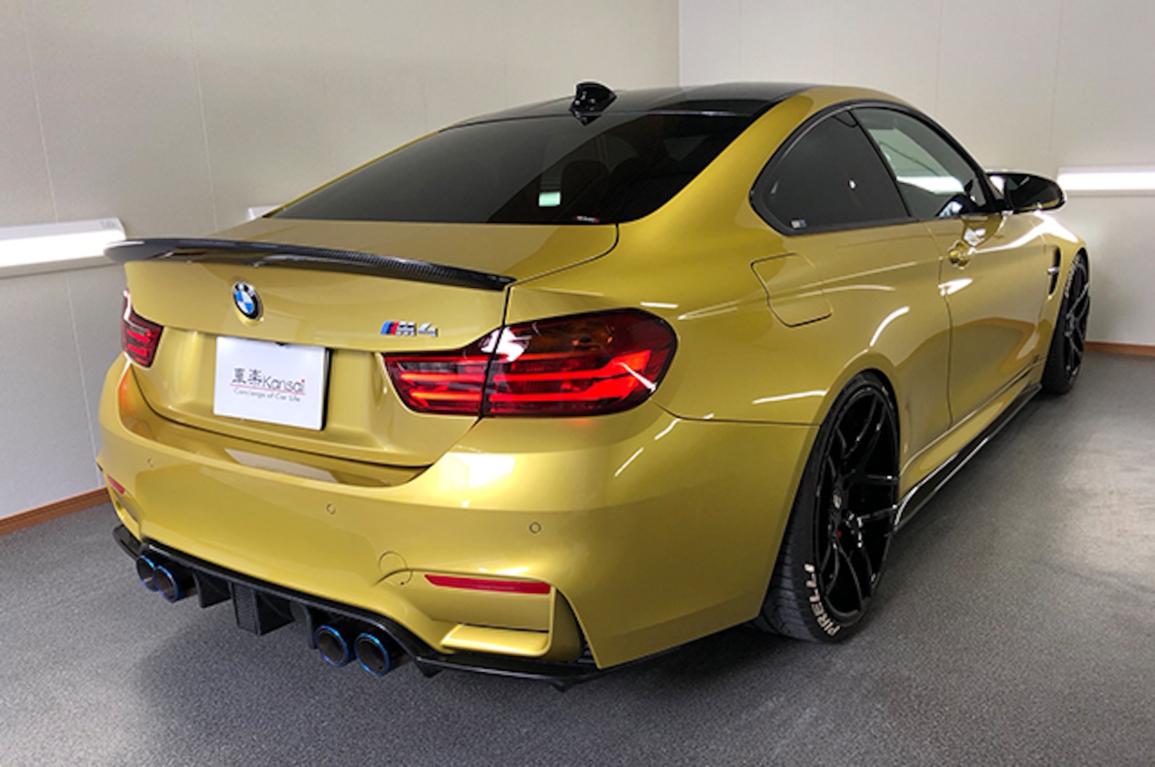 BMW M4 COUPE