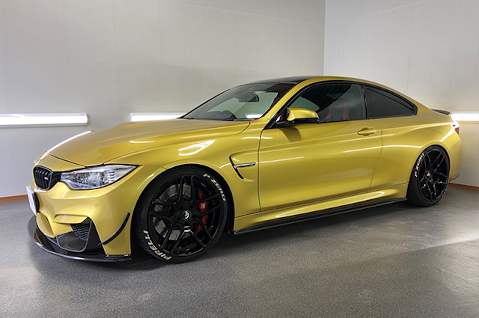 BMW M4 COUPE