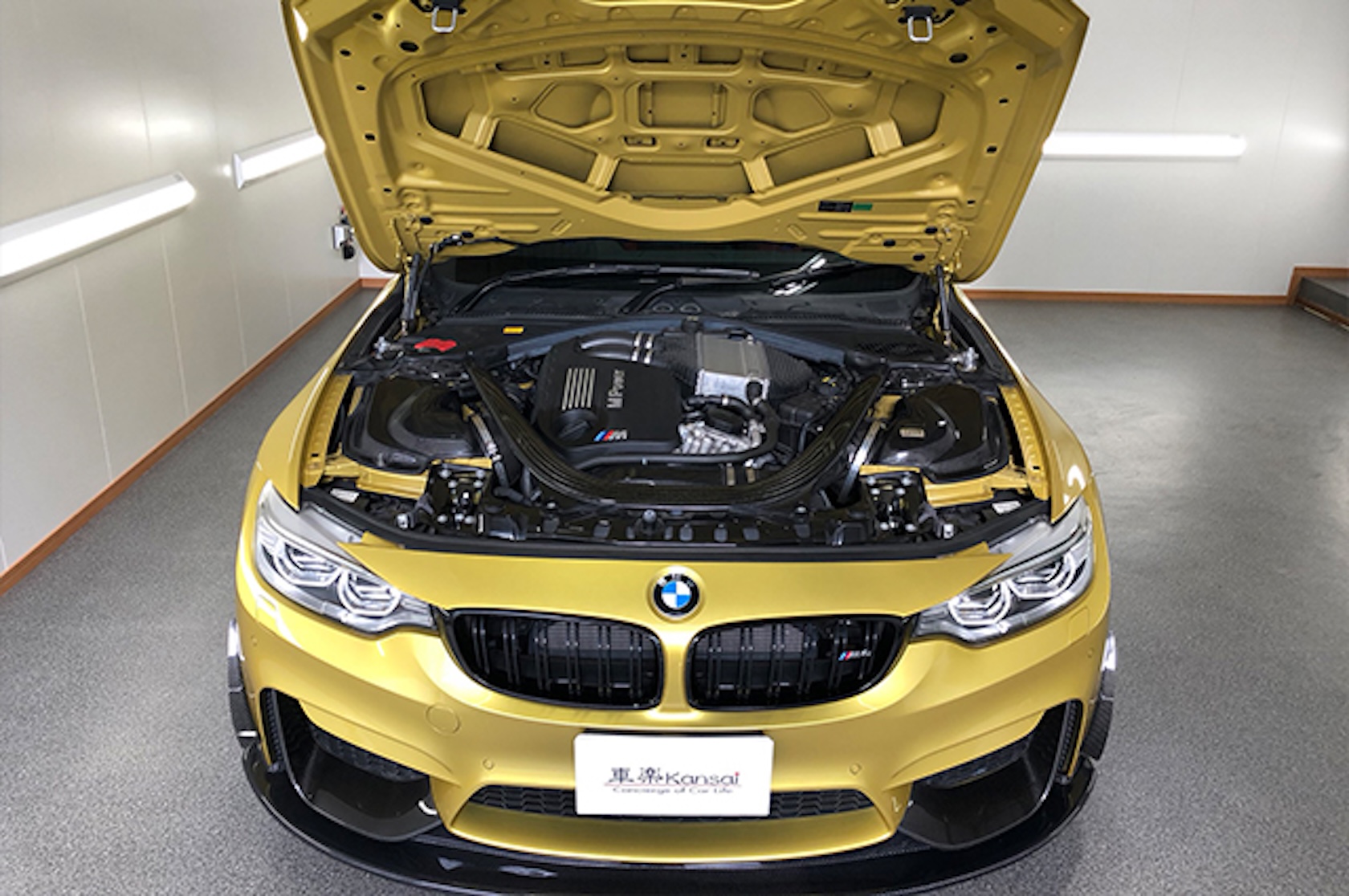 BMW M4 COUPE