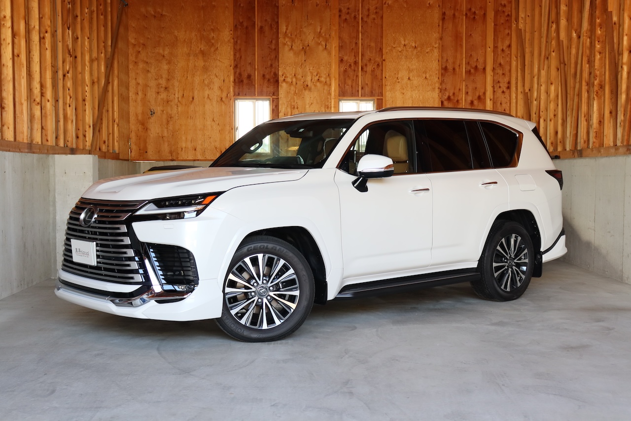 LEXUS LX600