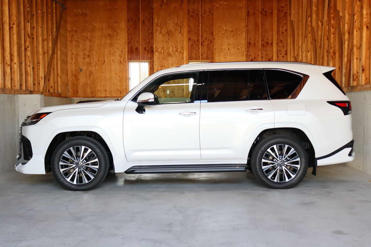 LEXUS LX600