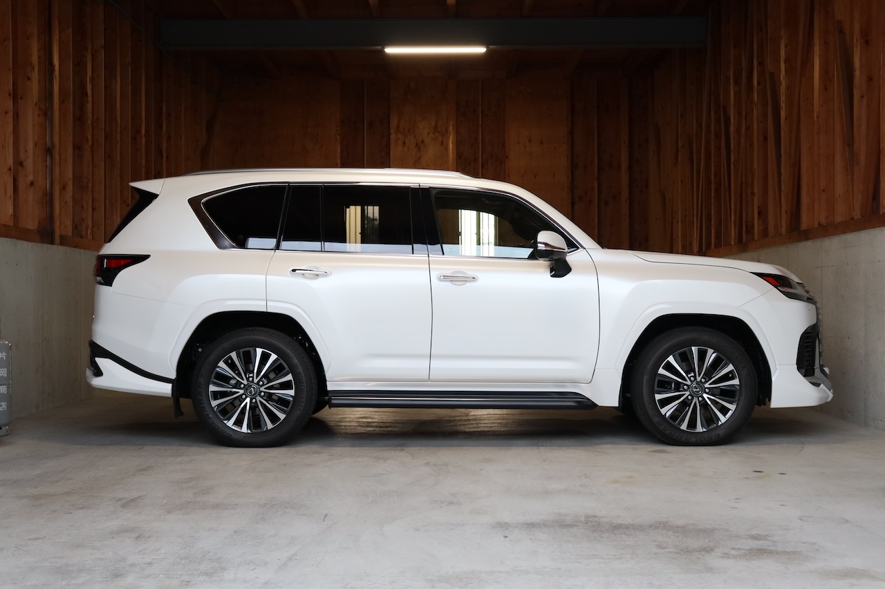 LEXUS LX600