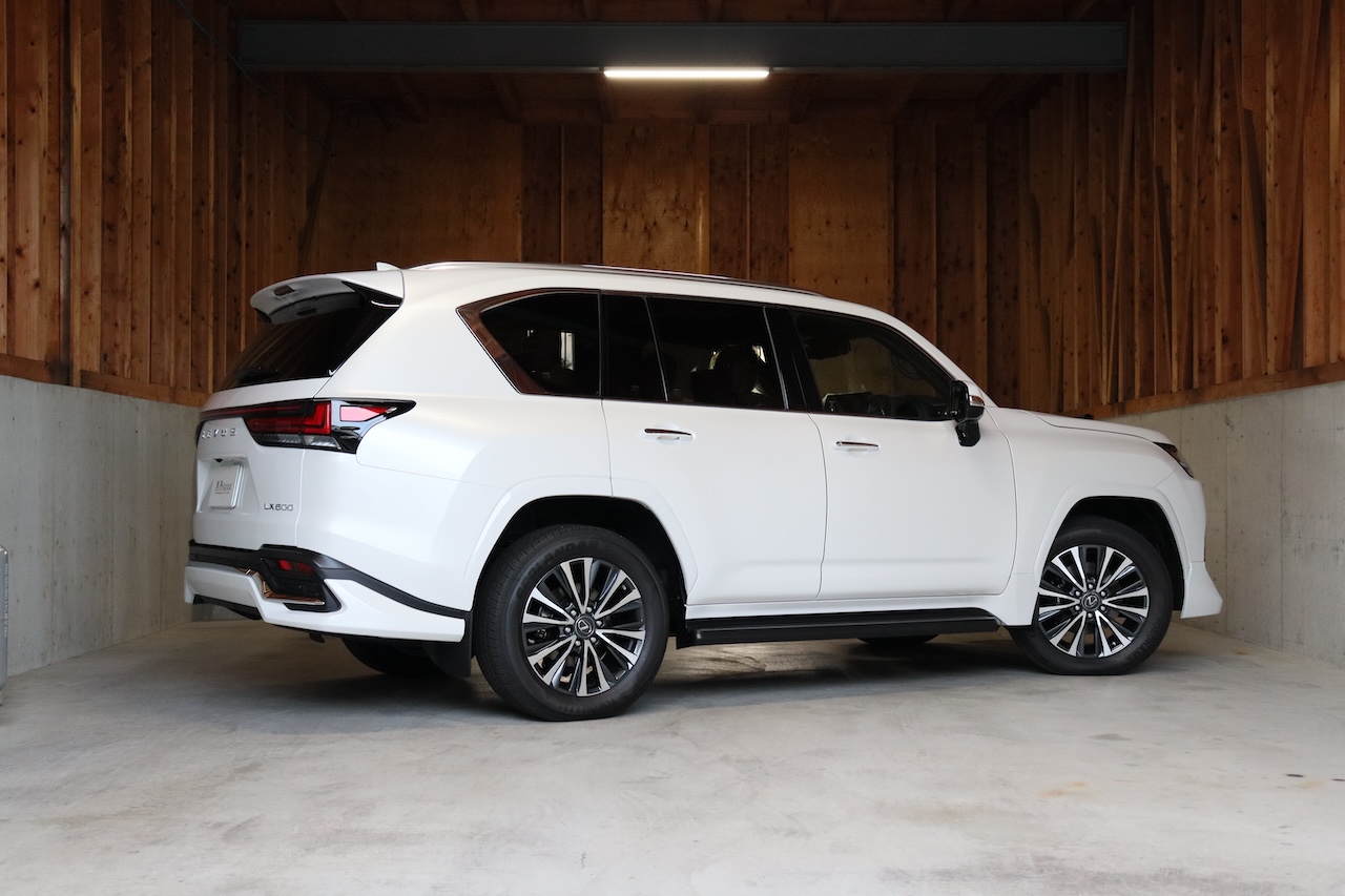 LEXUS LX600